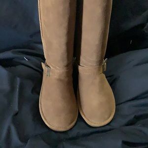 Bear Paw Boots. 🐻 CUTE!